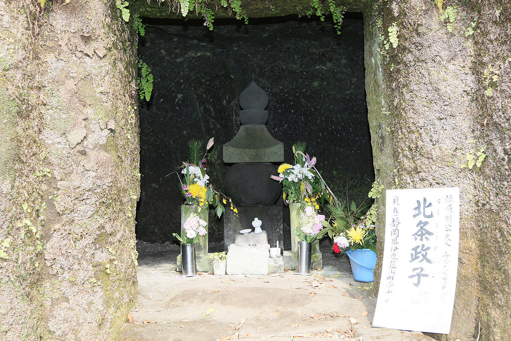 鎌倉壽福寺　北條政子の墓